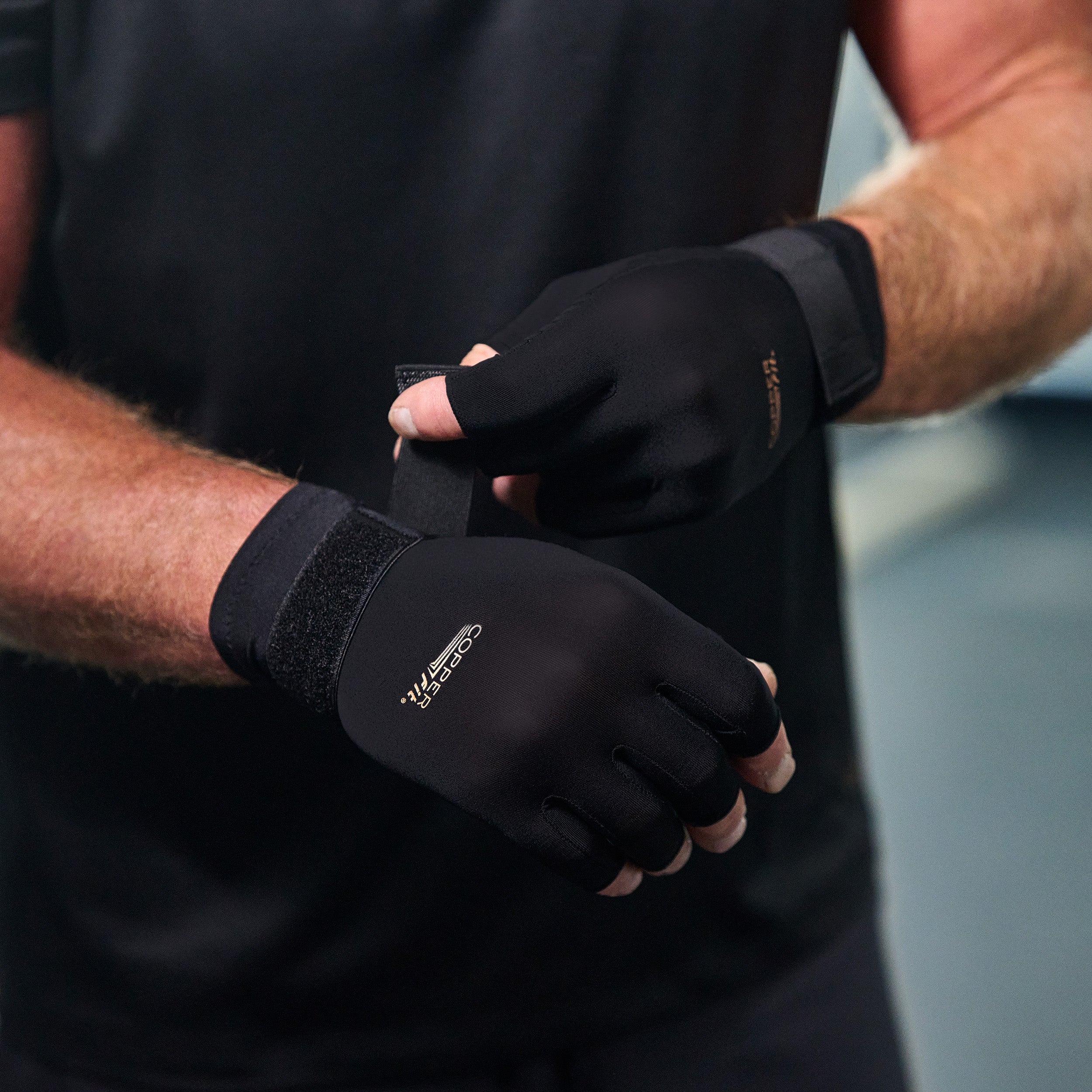 Hand Relief Compression Gloves - Image 2
